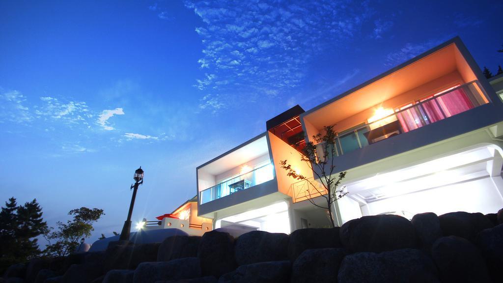 Blue & White Pension Namhae Exteriör bild