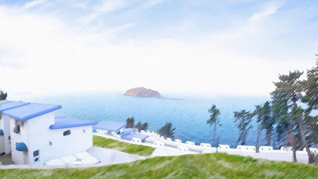Blue & White Pension Namhae Exteriör bild