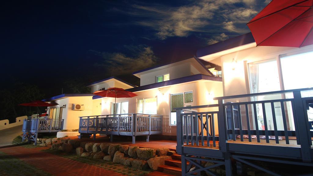 Blue & White Pension Namhae Exteriör bild