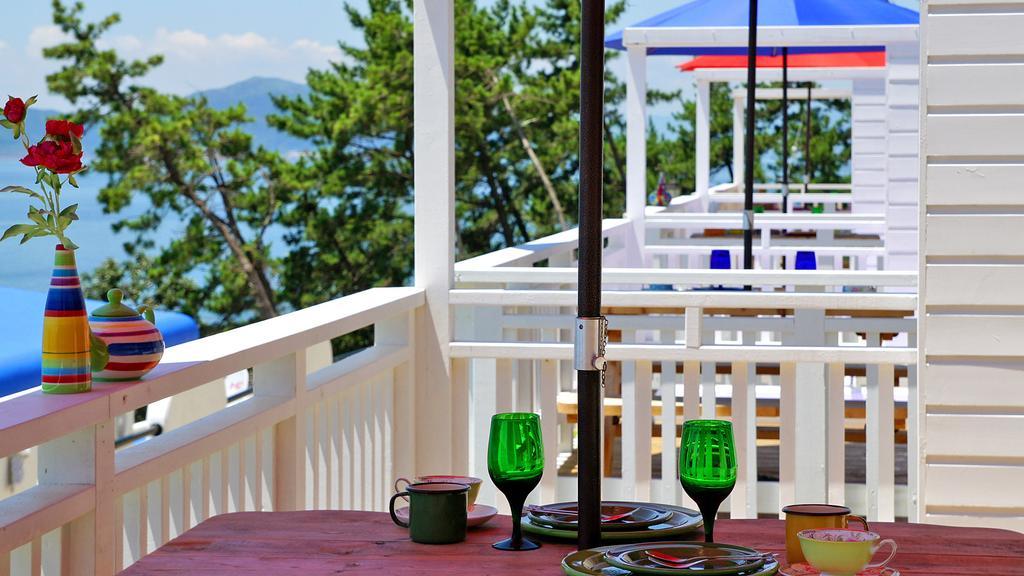 Blue & White Pension Namhae Exteriör bild